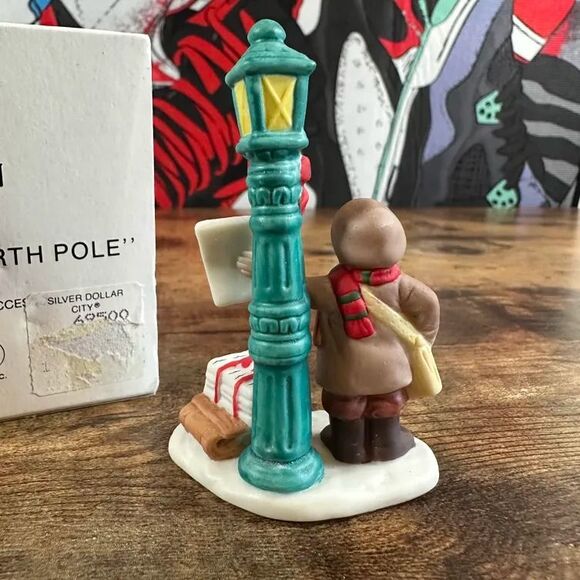 Lefton Colonial Christmas Village News Paper Boy Bill O'Malley Figurine VINTAGE - Picture 3 of 12